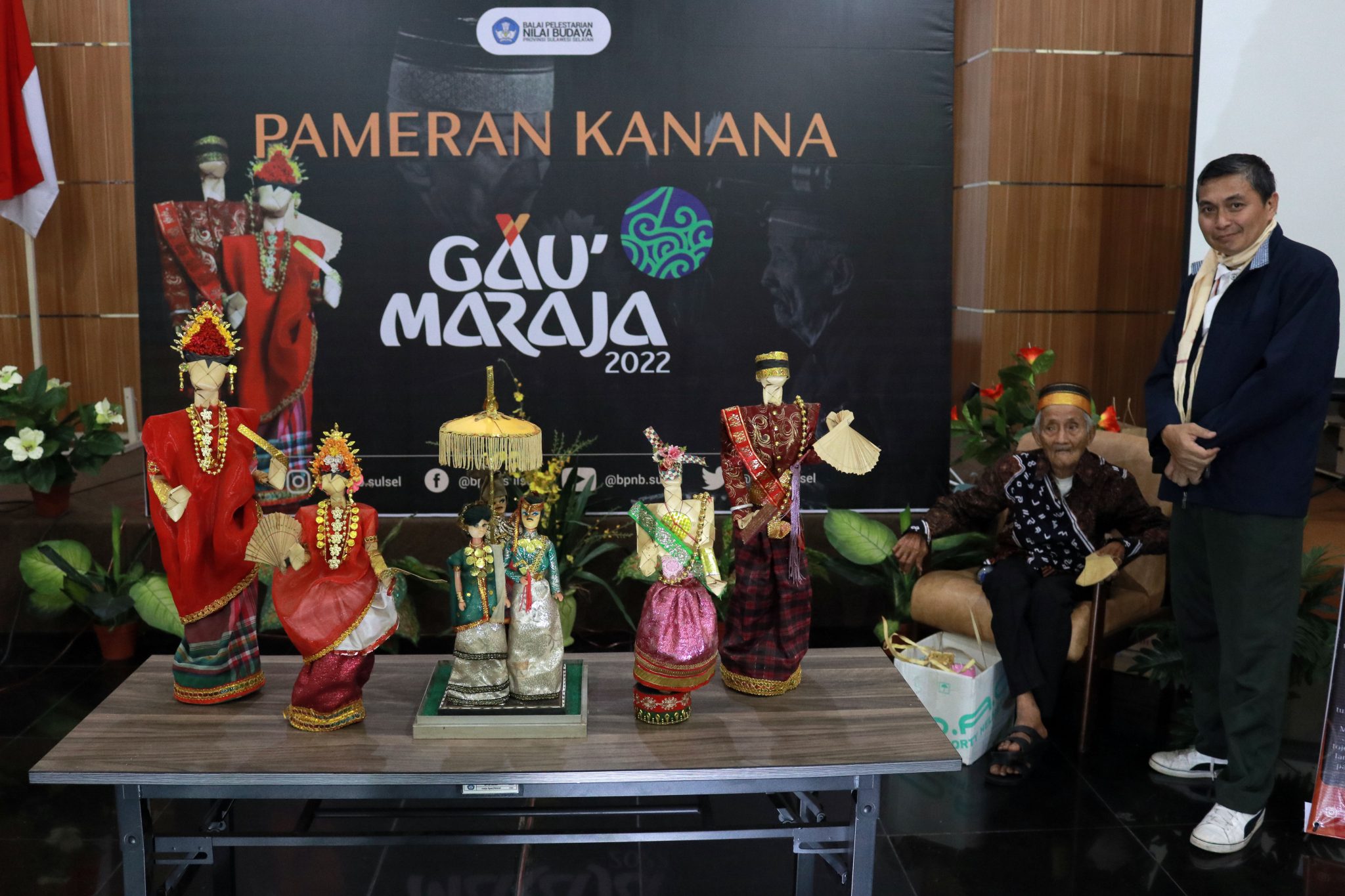 80 Tahun Daeng Manda Tekuni Kerajinan Boneka Kanana Harian Fajar